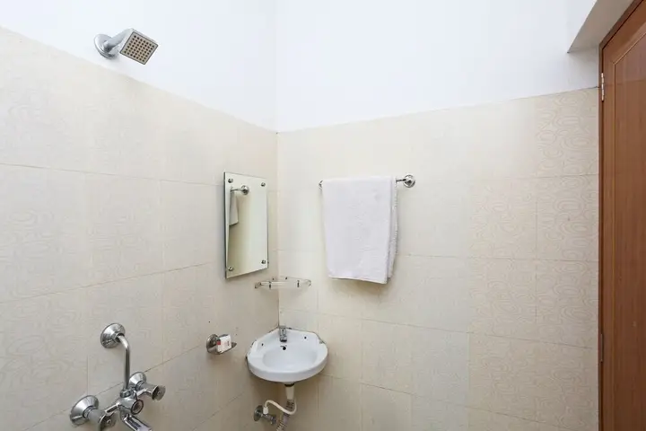 Бхубанешвар: OYO 3393 Midway Inn