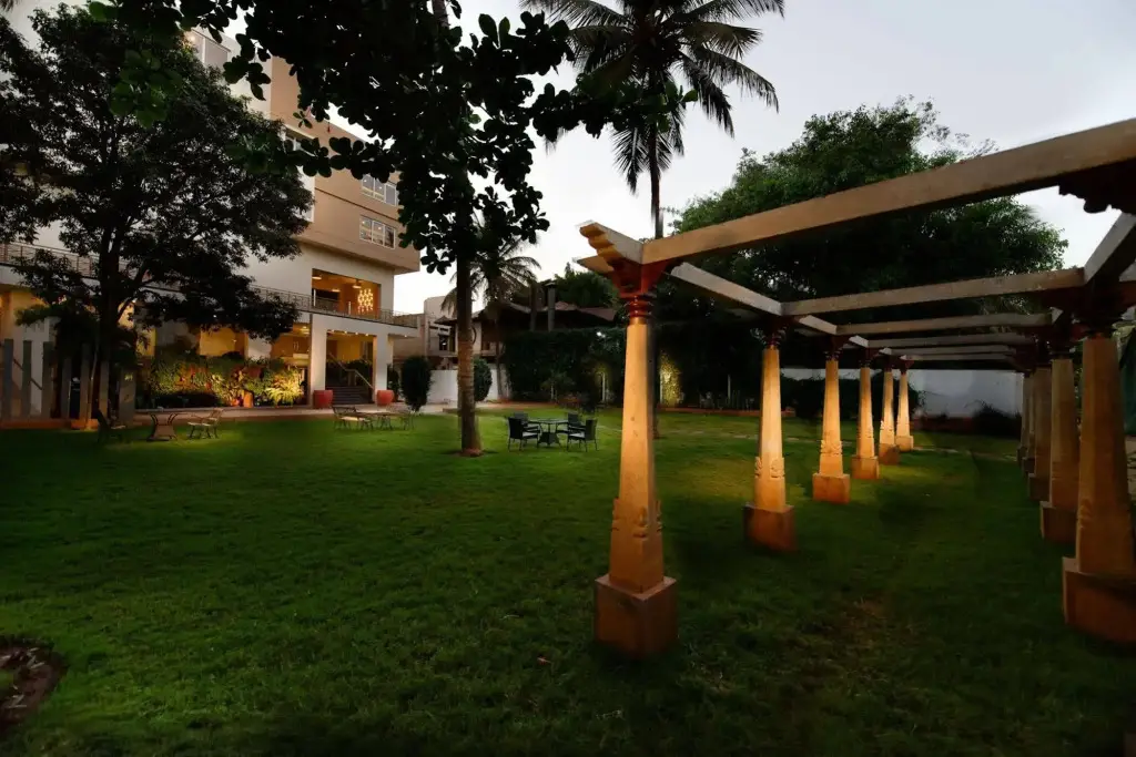 Хоспет: Hotel Priyadarshini Pride