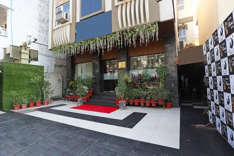 Hotel Flowers Inn — фото 1