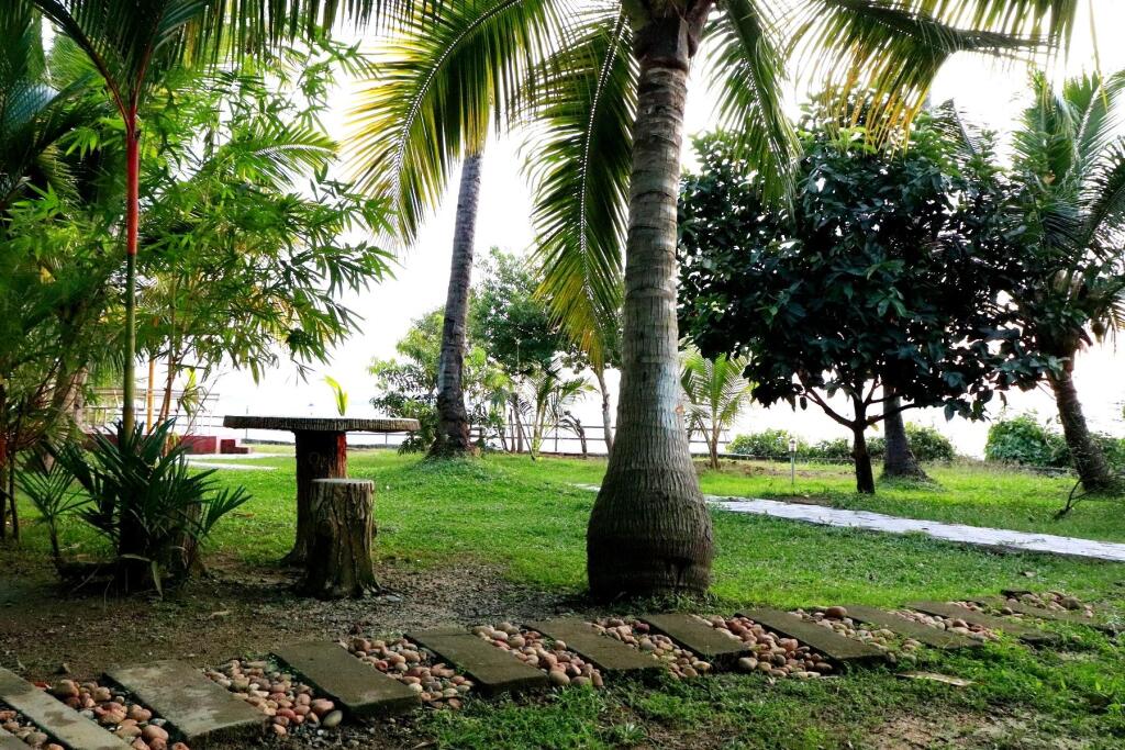 Паравур: Lake n River Resort  Munroe Island