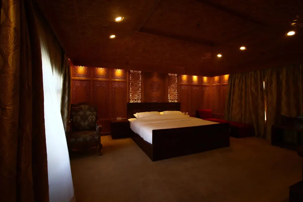Шринагар: Mascot Houseboats