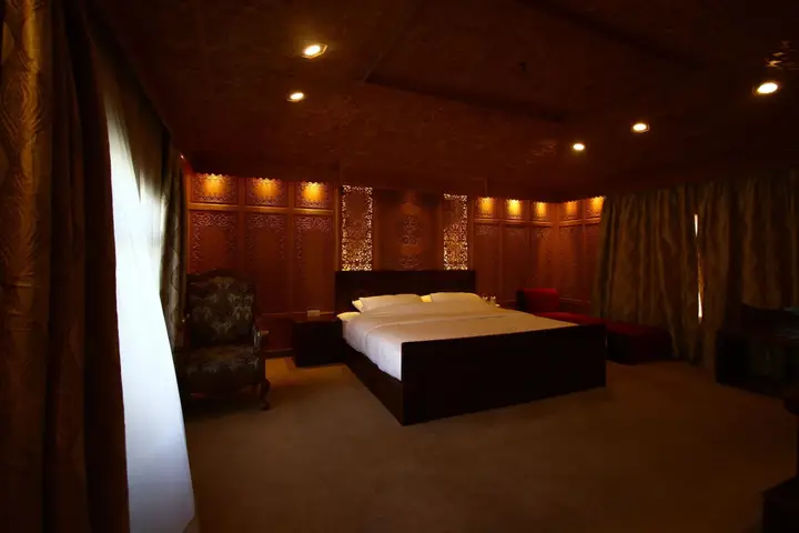 Шринагар: Mascot Houseboats