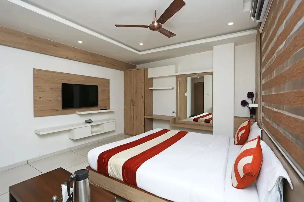 Бхопал: Fabhotel Ashirwad Regency