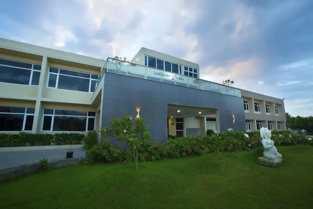 Landmark Pallavaa Beach Resort — фото 1