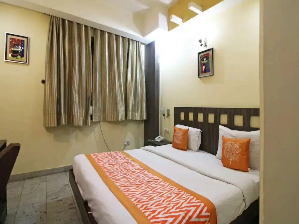 Нью-Дели: Tjs Grand Karolbagh