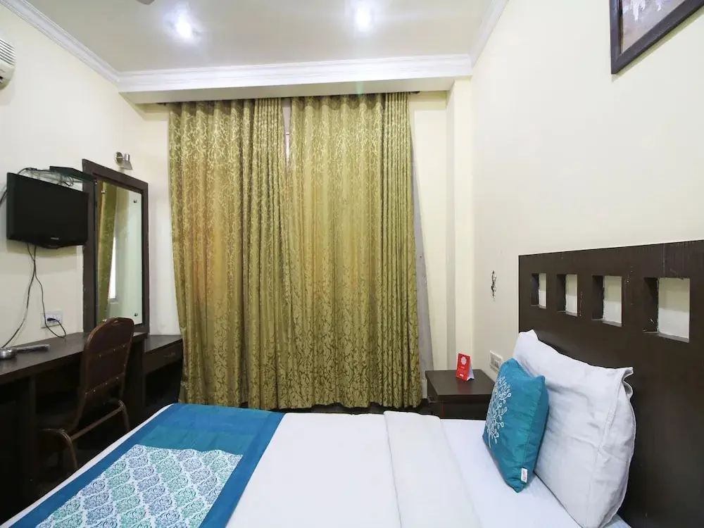 Нью-Дели: Tjs Grand Karolbagh