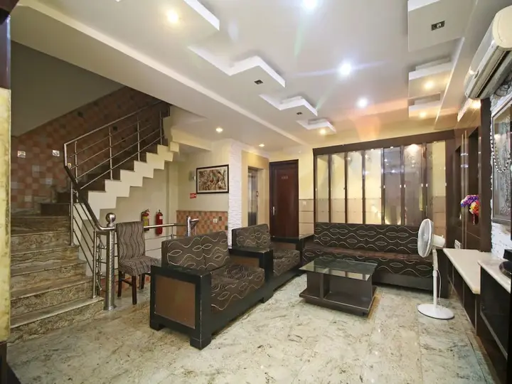 Нью-Дели: Tjs Grand Karolbagh