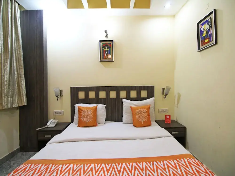 Нью-Дели: Tjs Grand Karolbagh