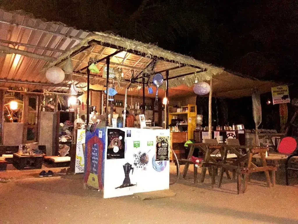 Анджуна: Wonderland Hostel