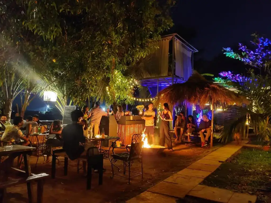 Анджуна: Wonderland Hostel
