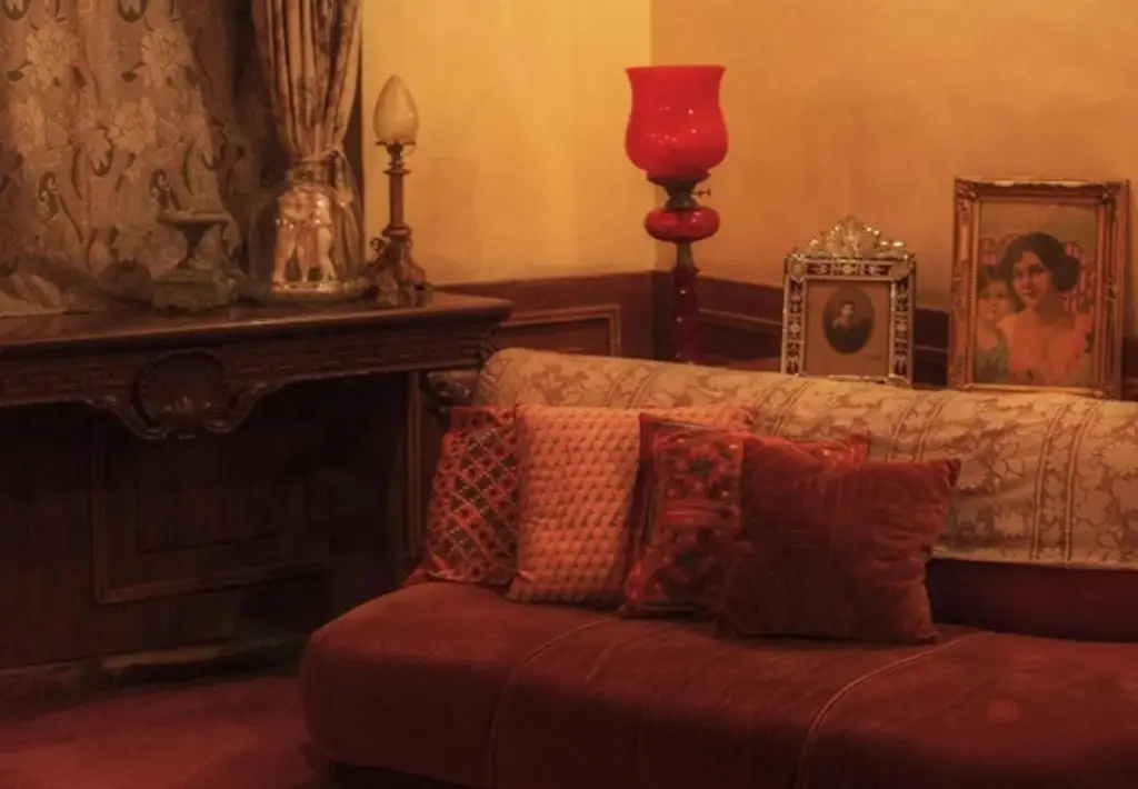Ути: The Red House