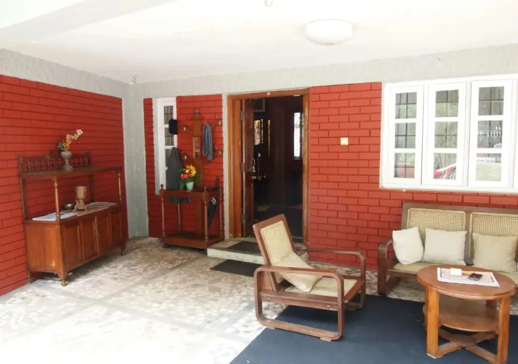 Ути: The Red House