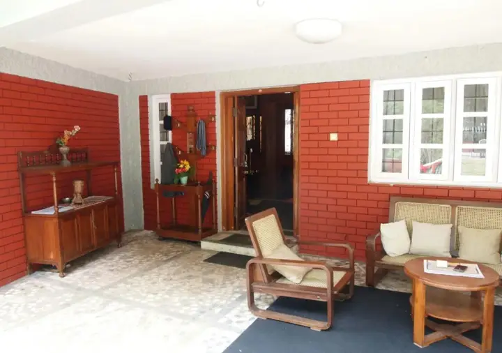 Ути: The Red House