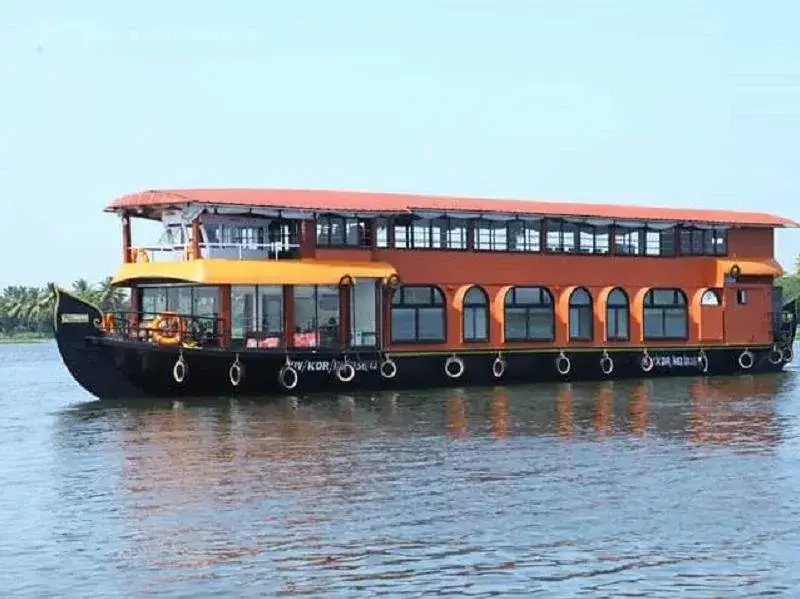 Кумараком: Swasti House Boat 1