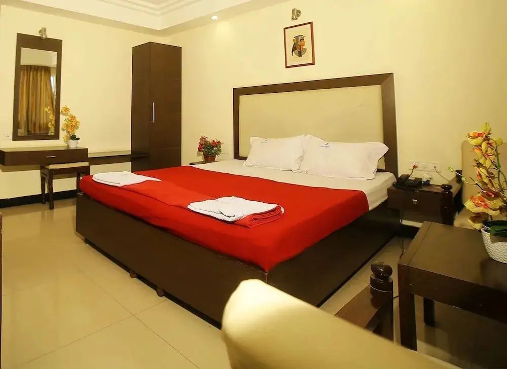 Карнул: Hotel Rajvihar Deluxe