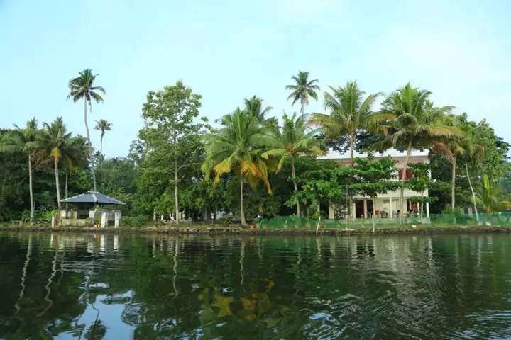 Мухамма: orchid lake view homestay