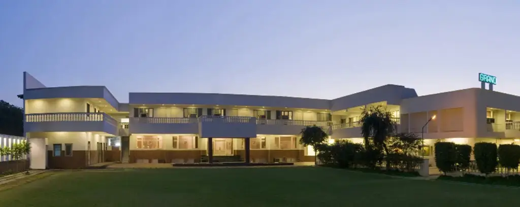 Агра: Grand Hotel Agra