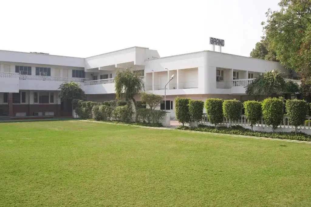 Агра: Grand Hotel Agra