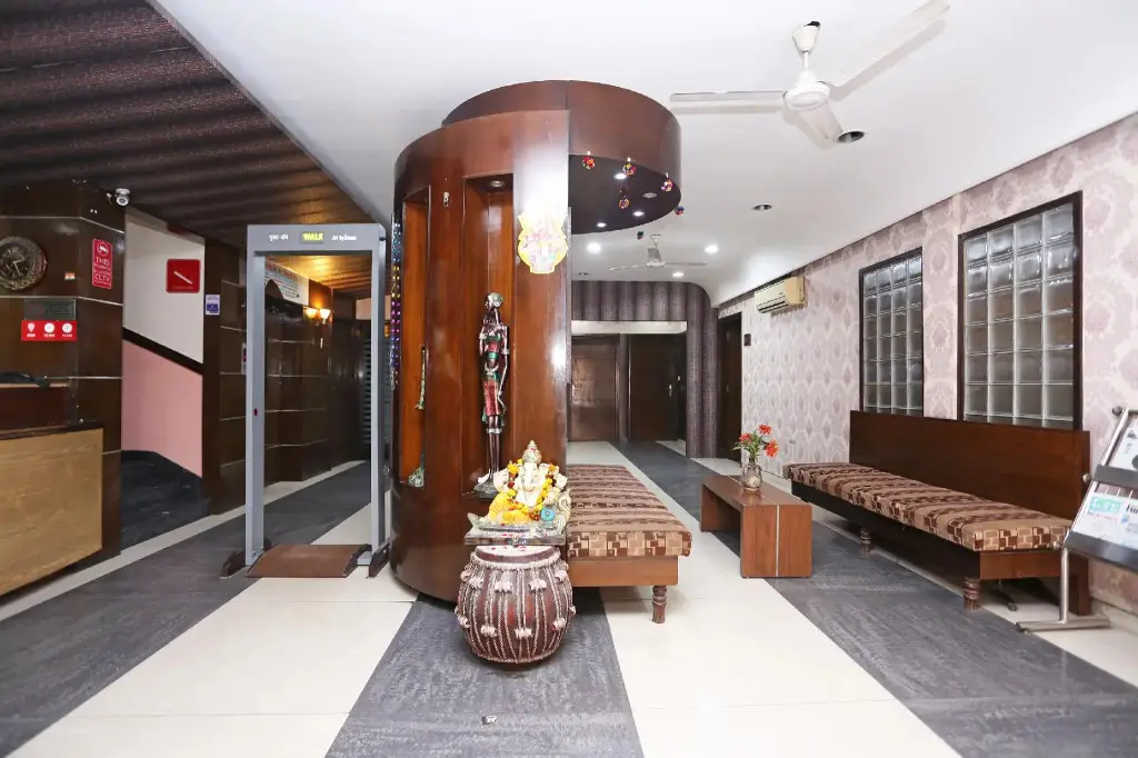 Нью-Дели: Hotel Grand Peepal