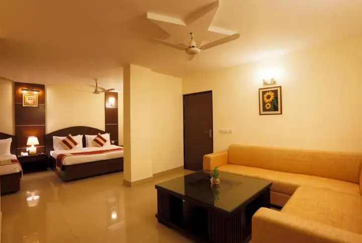 Нью-Дели: La Sapphire Airport Hotel