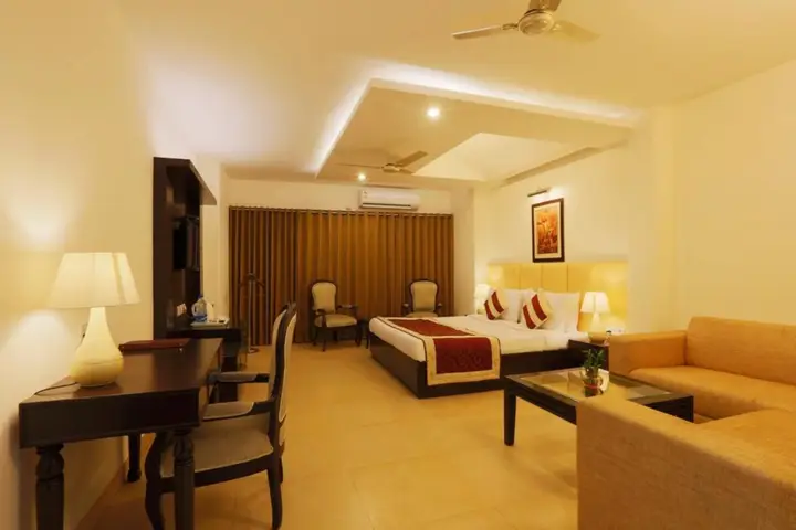 Нью-Дели: La Sapphire Airport Hotel
