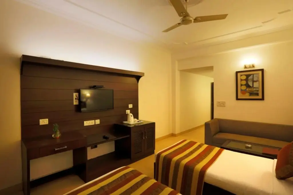 Нью-Дели: La Sapphire Airport Hotel