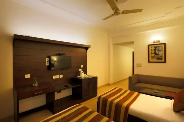 Нью-Дели: La Sapphire Airport Hotel
