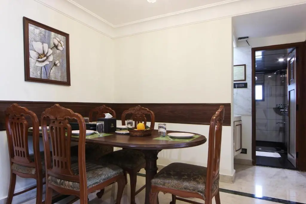 Мумбаи: The Emerald Hotel & Executive Apartments