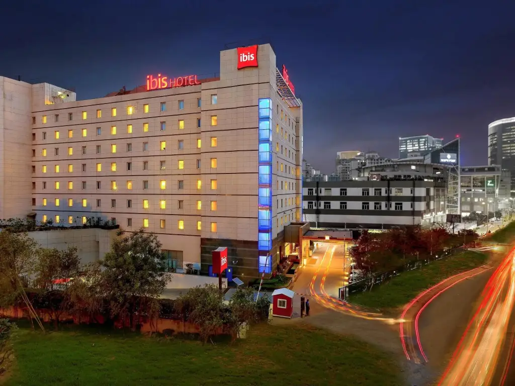 ibis Gurgaon Golf Course Road Hotel — фото 1