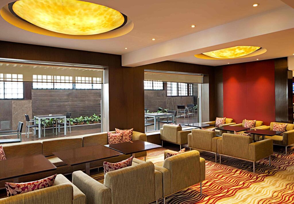 Courtyard by Marriott Mumbai International Airport — фото 1