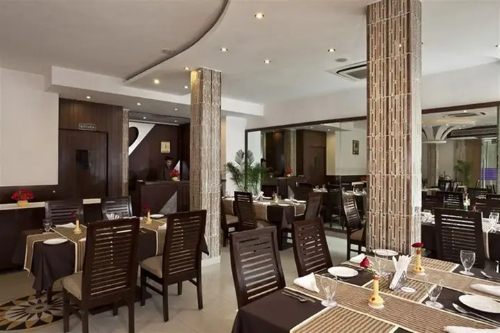 Нью-Дели: Hotel Saptagiri