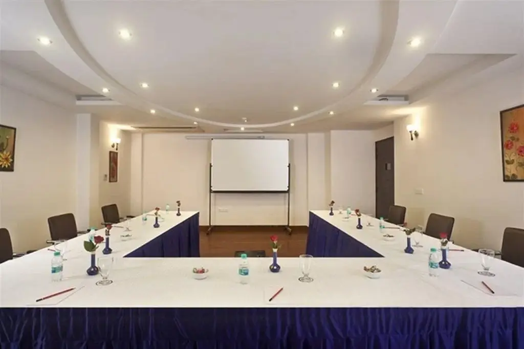 Нью-Дели: Hotel Saptagiri