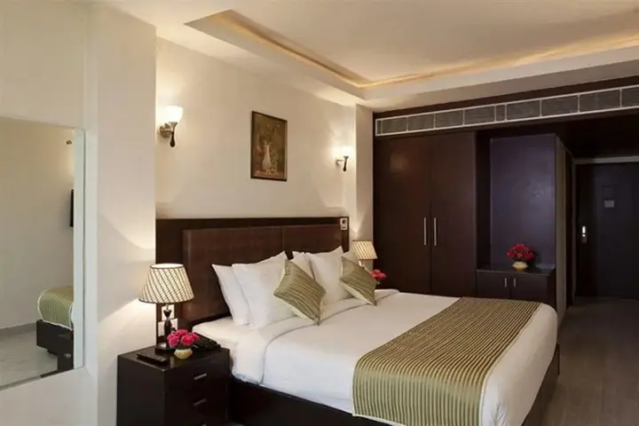 Нью-Дели: Hotel Saptagiri