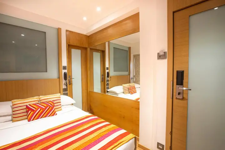Мумбаи: Hotel Bawa Continental