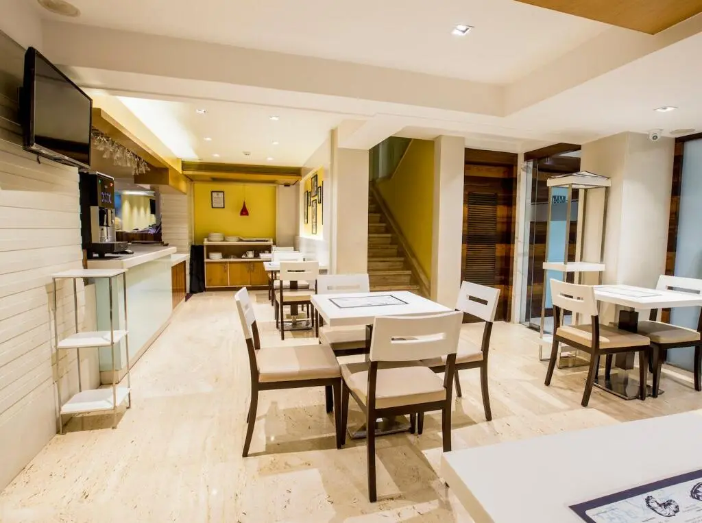 Мумбаи: Hotel Bawa Continental