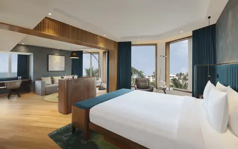 Novotel Mumbai Juhu Beach Hotel — фото 1