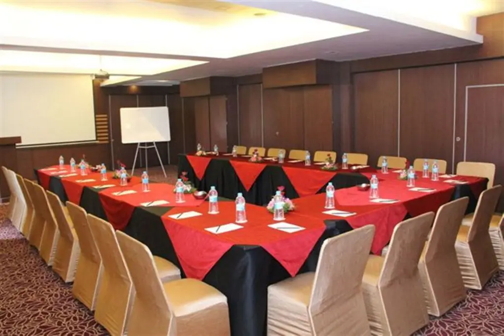 Пуна: Royal Orchid Golden Suites Pune