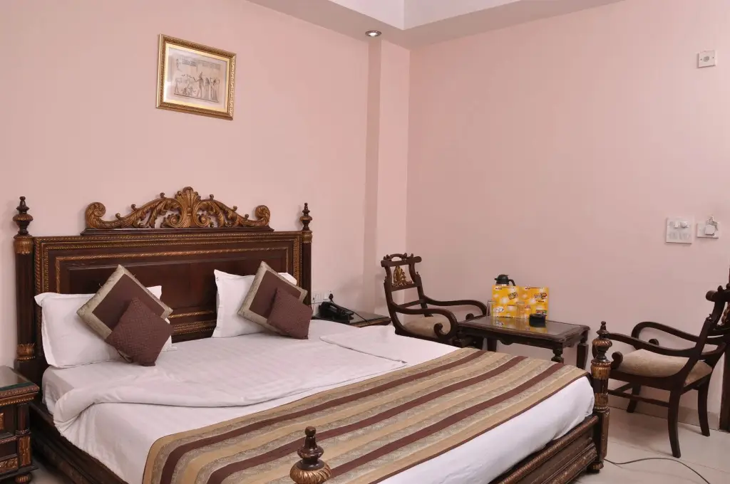 Нью-Дели: Hotel Legend International