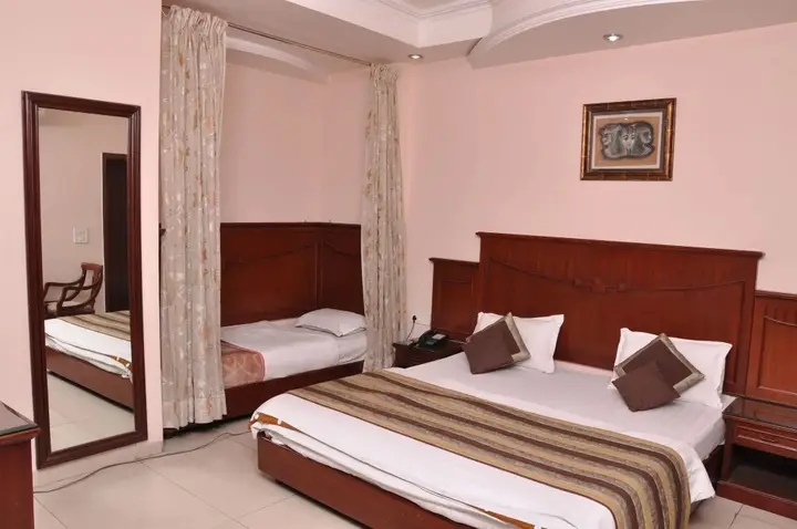 Нью-Дели: Hotel Legend International