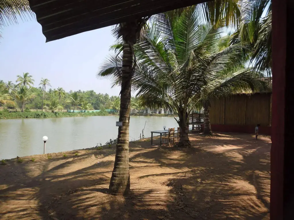 Арамбол: Om Lake Resort