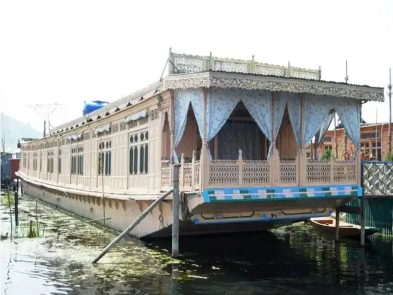 Шринагар: Houseboat Almost Heaven