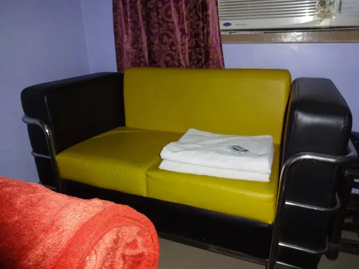 Гайя: Hotel Viraat Inn