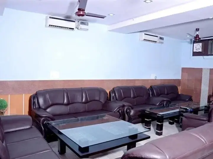 Ханзи: Thind Hotel