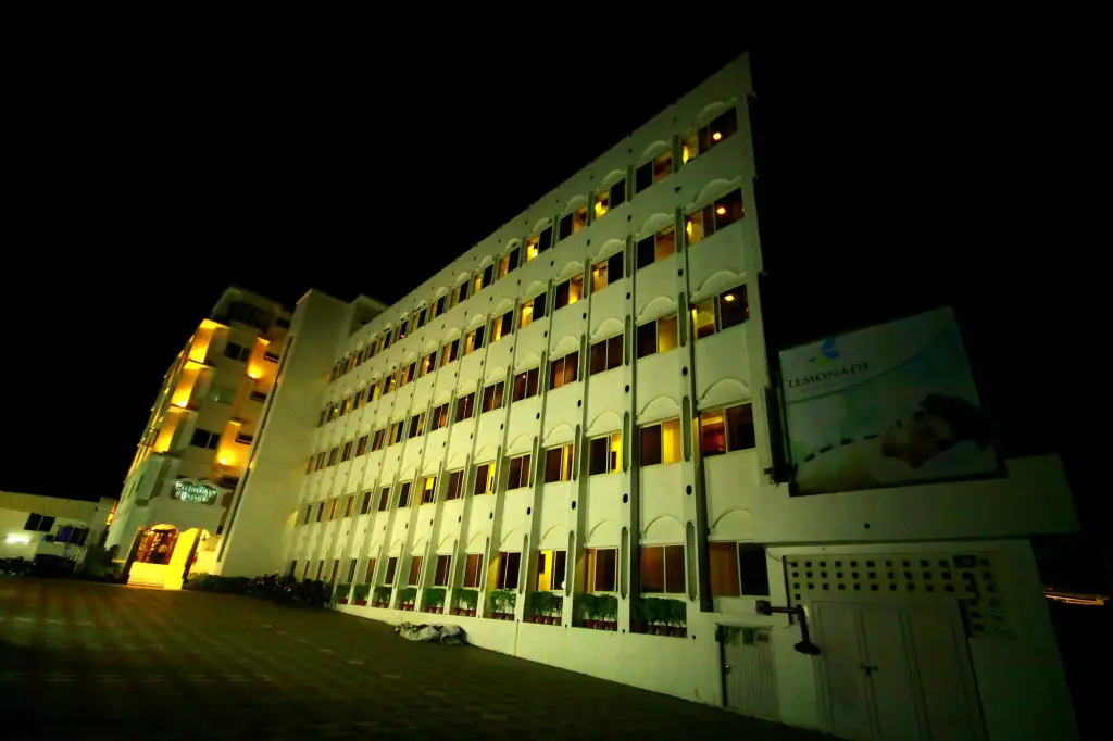 Hotel Holiday Resort — фото 1