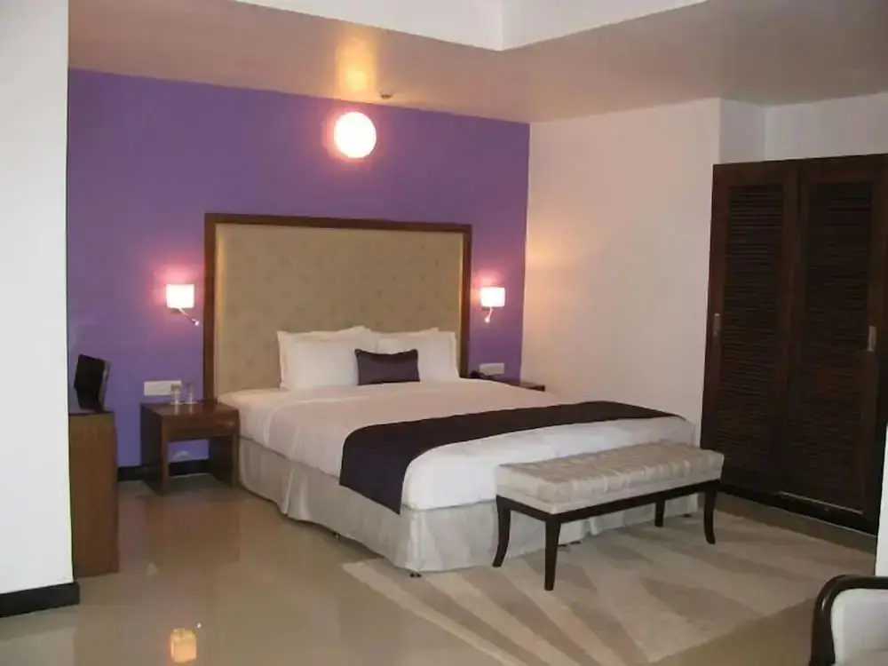 Кандолим: Silver Sands Hideaway - Beach Resorts