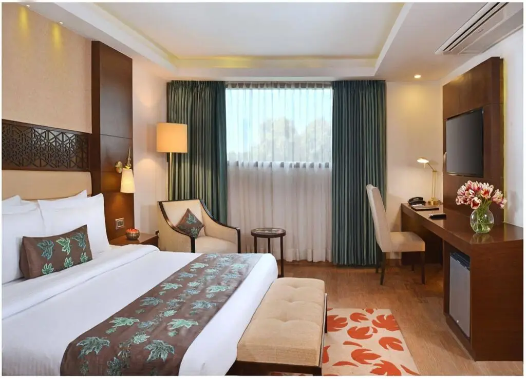 Шринагар: Golden Tulip