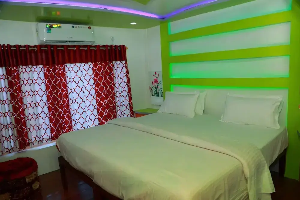 Аллеппи: Sreekrishna Houseboat