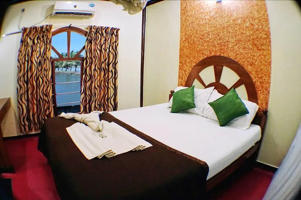 Аллеппи: Sreekrishna Houseboat