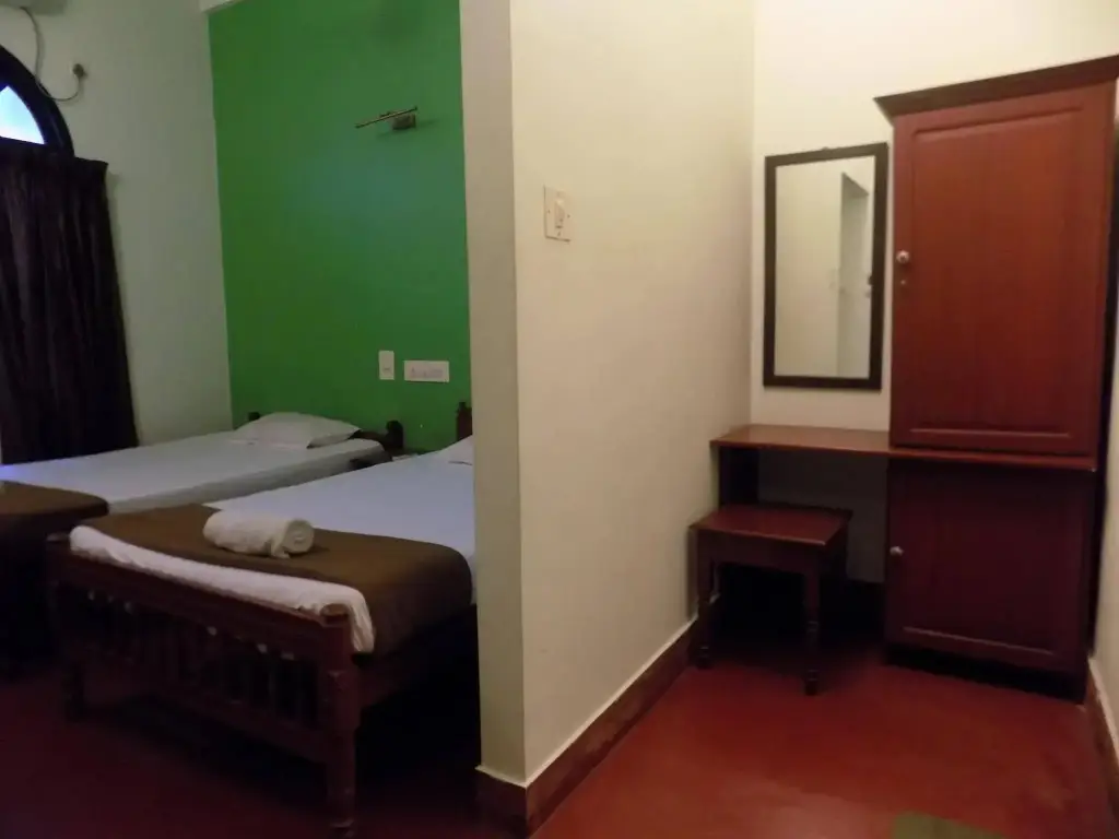 Коччи: Elphinstone Residency