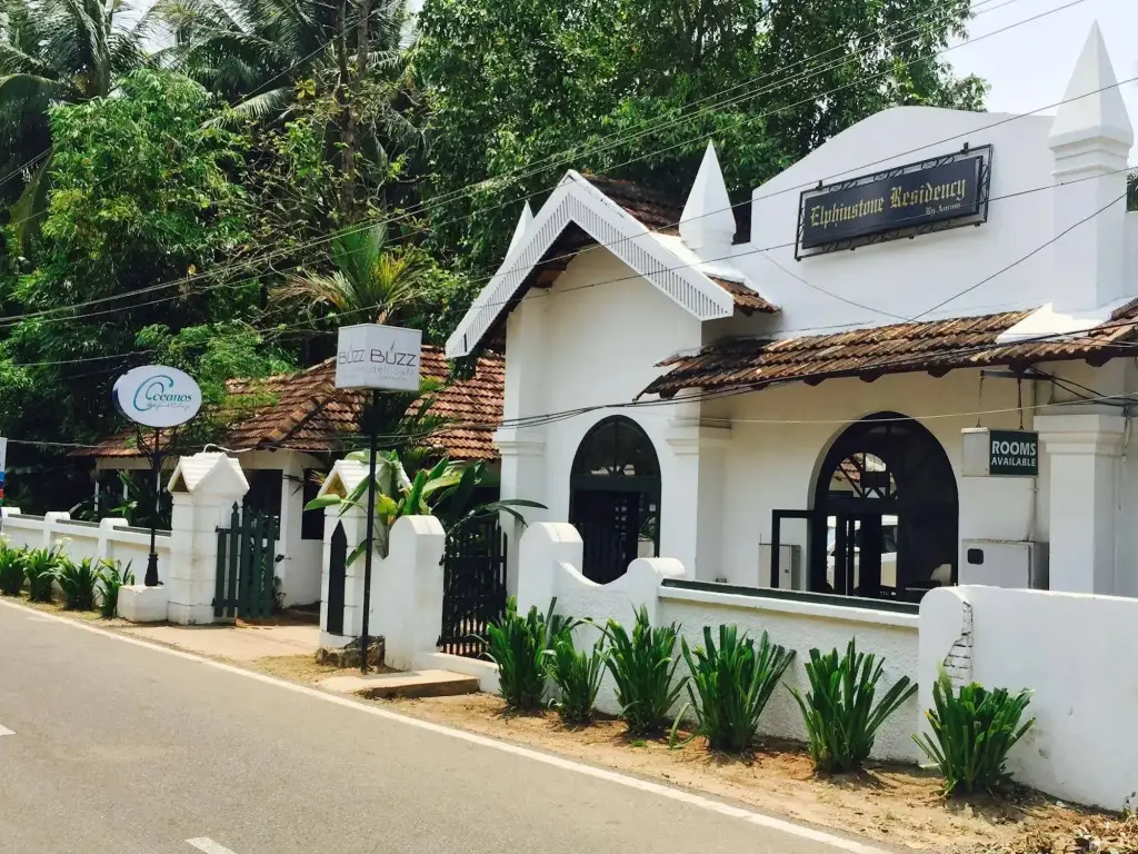 Коччи: Elphinstone Residency